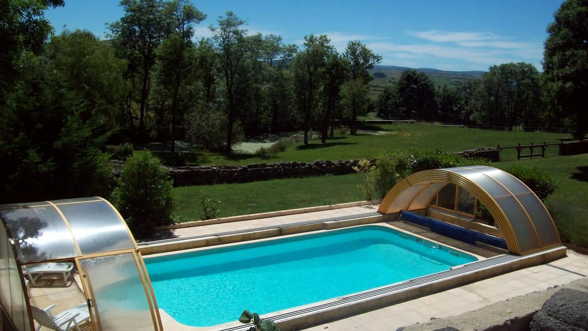 Gites Au Chateau De Vernieres Talizat France